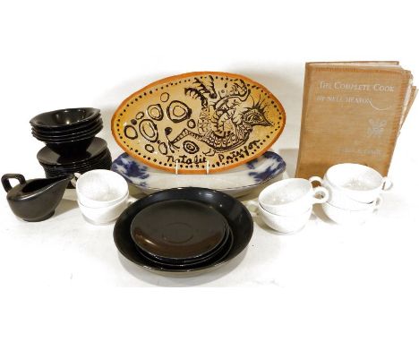 Royal Worcester 'The Worcester Hop' part dinner service and further assorted chinaware (3 boxes)
