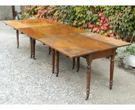 Unique metamorphic dining table in mahogany from the first quarter of the 19th century. Comprising three especially made, and