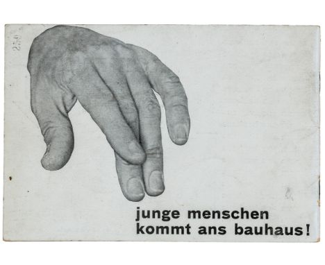 Bauhaus - - junge menschen kommt ans bauhaus (Rückentitel). Mit zahlreichen Abbildungen. Dessau, 1929. 22 Bl. 14,5 x 21 cm. I
