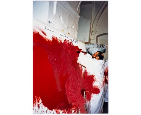 Wiener Aktionismus - - Nitsch, Hermann. Ohne Titel. (28. Malaktion Prinzendorf). Original-Photographie mit roter Acrylfarbe ü