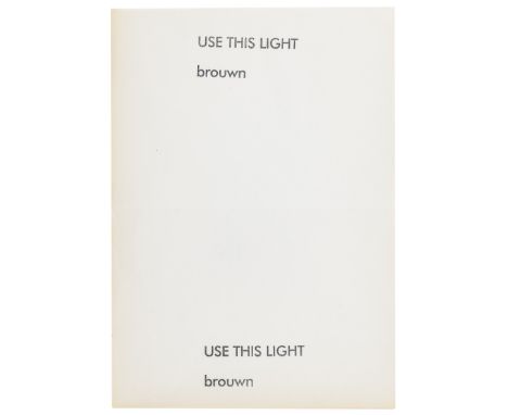 Brouwn, Stanley. USE THIS LIGHT brouwn. Offset-Druck auf Papier. 1964/Späterer Druck. Blattmaße: 29,5 x 21 cm.Mit Mittelfalte