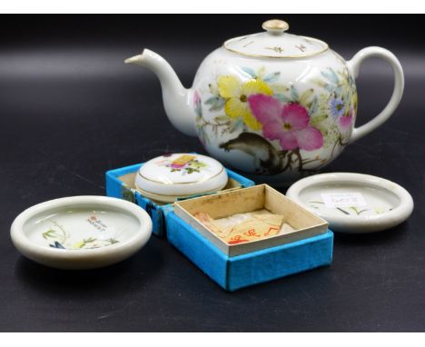 CHINESE PORCELAINS TO INCLUDE A TEA POT, A PAIR OF PICKLE DISHES AND A BROCADE BOXED SEAL INK BOX.