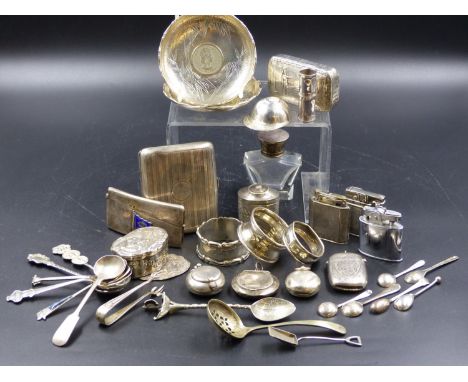 A QUANTITY OF HALLMARKED SILVER AND WHITE METAL COLLECTABLES TO INCLUDE A SILVER CIGARETTE CASE, SNUFF BOX,VARIOUS SPOONS SOV