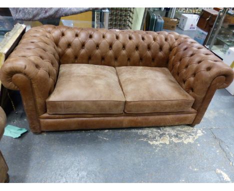 A GOOD QUALITY BUTTON UPHOLSTERED LEATHER CHESTERFIELD SETTEE.   W.192CMS.