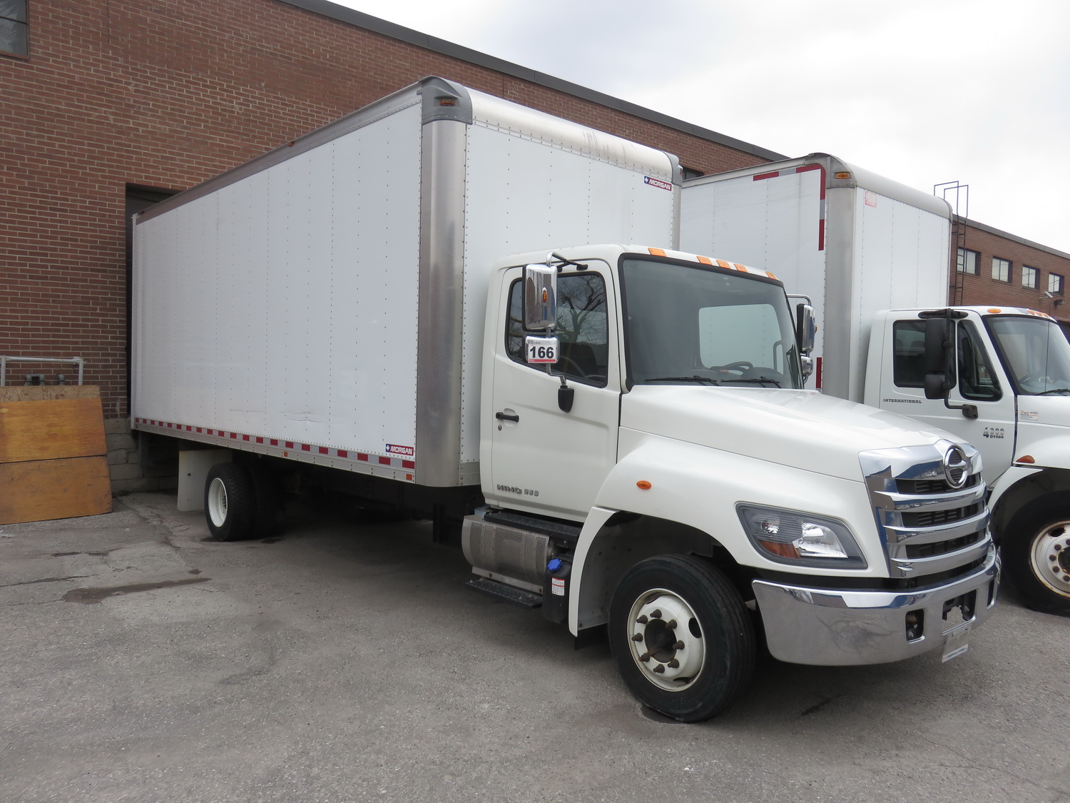 2015 HINO 258 STRAIGHT 22'L BOX TRUCK W/ J08E, L6, 7.6L DIESEL ENGINE ...