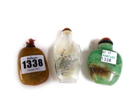 An inside painted glass snuff bottle, 20th century, one side painted with a swan on water, the reverse with buildings by a ri