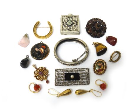 A Bohemian garnet set circular brooch, a Irish silver gilt brooch, designed as a horseshoe, three further brooches, a 9ct gol