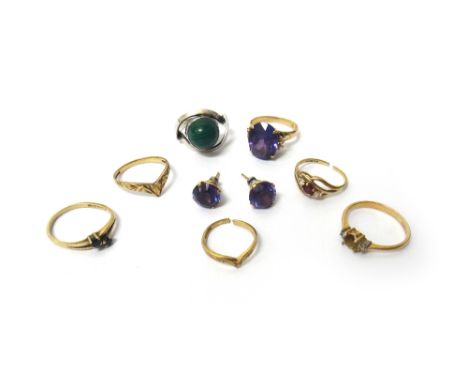 A gold ring, claw set with an oval cut synthetic corundum imitating alexandrite, detailed 9 K, a pair of synthetic corundum i