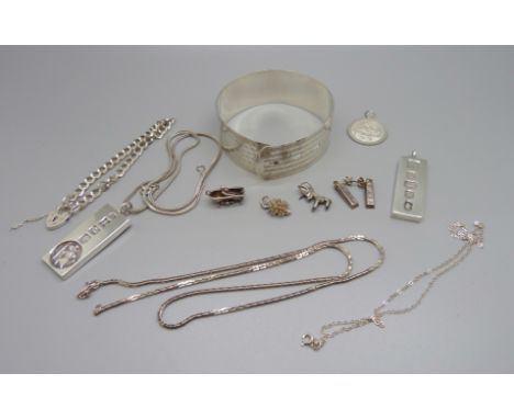 Silver jewellery including two ingot pendants, a pair of small ingot earrings and a bangle, 122g 