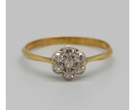 An 18ct gold and platinum set diamond daisy cluster ring, 1.1g, O 