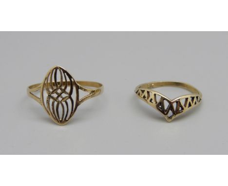Two 9ct gold rings, 1.5g, F and M 