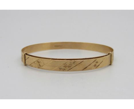 A 9ct gold bangle, 4.2g 