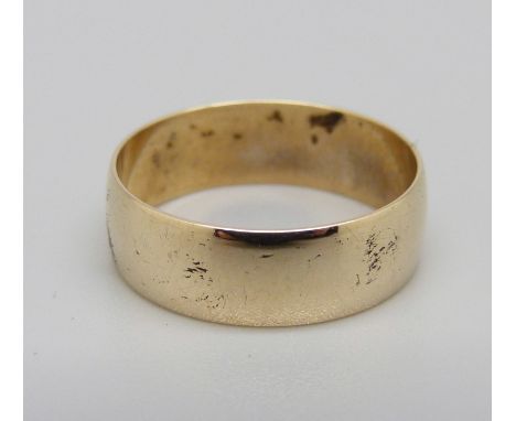 A 9ct gold wedding ring, 2.2g, L 