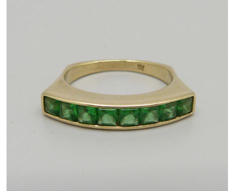 A 9ct gold and green stone ring, 3.5g, P 