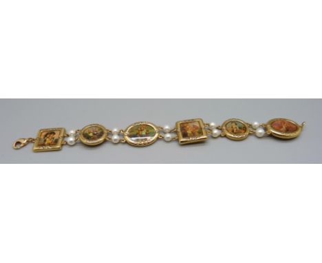 A Hummel bracelet 