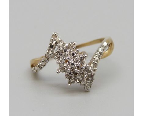 A 10kt gold and diamond ring, 2g, O 