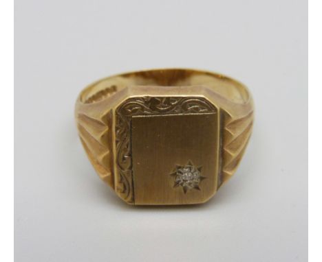 A 9ct gold signet ring, 4.1g, U 