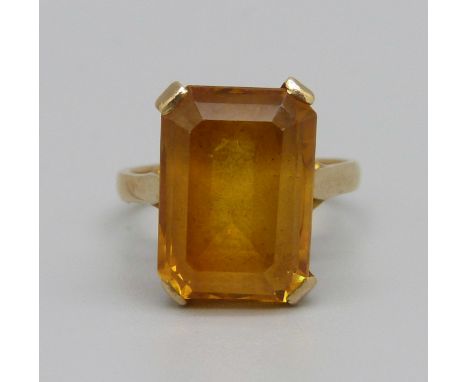 A 9ct gold and citrine ring, 4.9g, L 