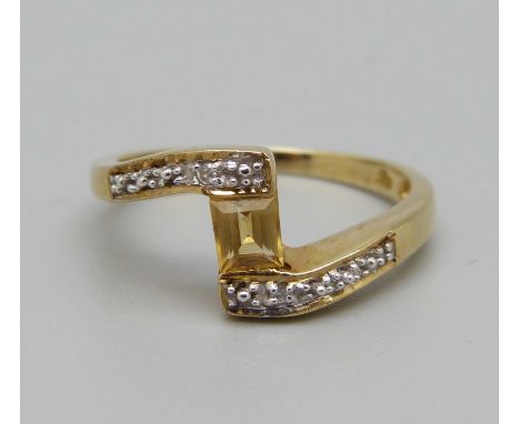 A yellow metal ring marked 10k, 2.9g, Q 