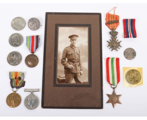 Collection of WW1 / WW2 Medals, Coins and a WW1 Photograph. Mixed lot of medals and coinage, including a British Victory Meda