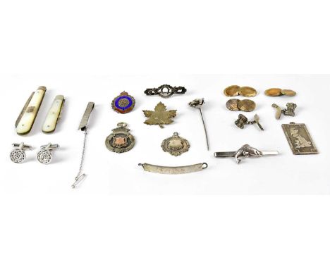 A group of hallmarked silver items, including a rectangular pendant depicting England, Wales and Scotland, length 4.5cm, a Tu