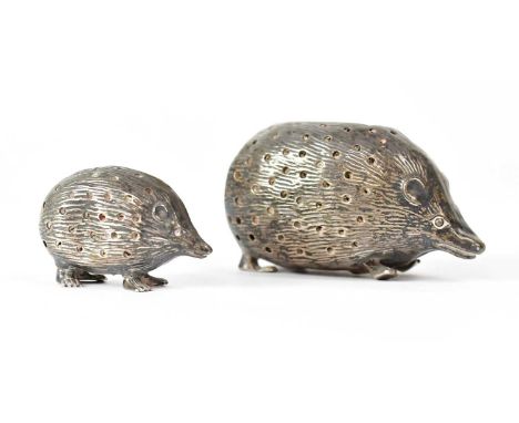 LEVI &amp; SALAMAN; a hallmarked silver novelty pincushion in the form of a hedgehog, height 3.3cm, length 6.7cm, Birmingham,