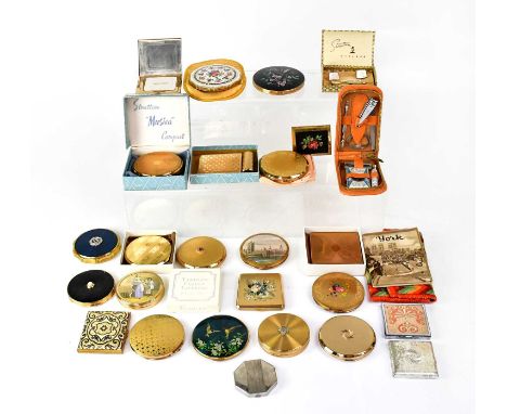 A quantity of vintage compacts to include a boxed Stratton musical compact, a Stratton Houses of Parliament compact, a Kigu c