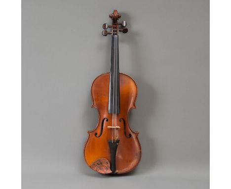 Antonio Guarnieri (1880-1952) - School, curved sound body with two open note keys. Original neck with curved scroll ending. H