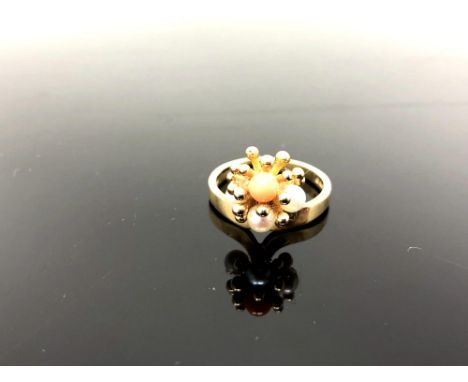 A 9ct yellow gold ring set with coral and pearl, size K, 3.4g.
