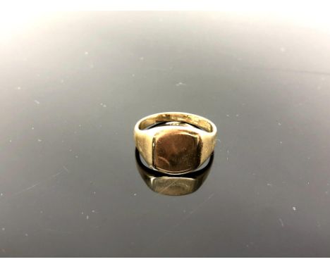 A 9ct gold gentleman's signet ring, size K, 3.5g.