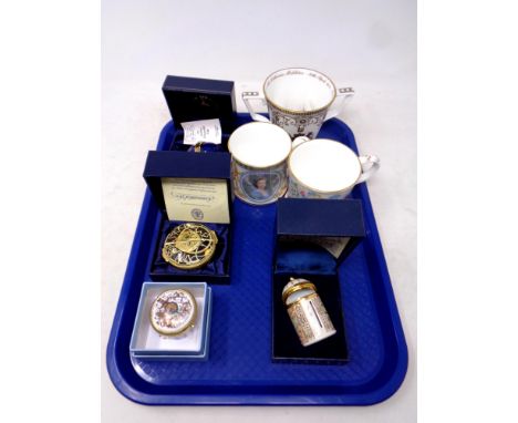 A tray of Royal Stratford Crummles and Buckingham Palace enamel trinket boxes (4), together with three bone china mugs by Coa