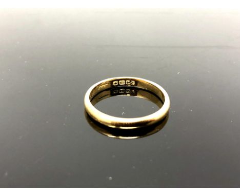 An 18ct yellow gold band ring, 2.1g, size J/K.