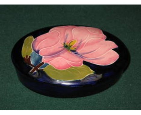 MOORCROFT HANDPAINTED TUBE LINED FLORAL DECORATED GLAZED CERAMIC POT WITH COVER, LENGTH APPROXIMATELY 13cm  