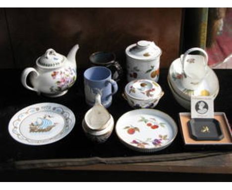 SUNDRY CERAMICS INCLUDING ROYAL WORCESTER, WEDGWOOD, PORTMEIRION, ETC. 