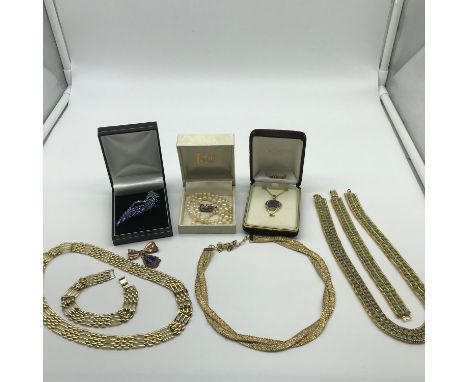 A Lot of vintage costume jewellery which includes 22ct gold lined pendant with opal stone, Lotus pearl necklace with silver c