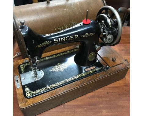 A Vintage singer sewing machine with carry case top. 