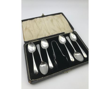 A Set of 6 Birmingham silver tea spoons with sugar tongs, Made by William Suckling Ltd. Comes with fitted box 