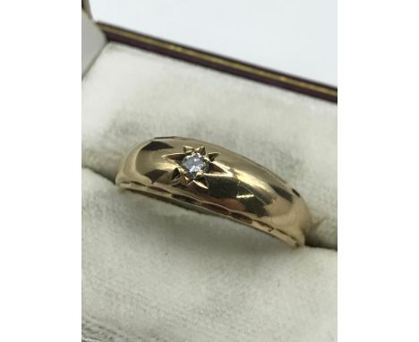 A Gents 9ct gold ring set with a single diamond stone, Ring size R 1/2. Weighs 4.18grams 