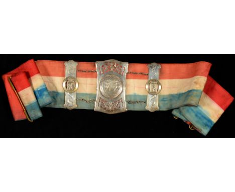 SPORT.&nbsp; A DUTCH PRIZE&nbsp;BOXING PRIZE BELT, LATE 19TH / EARLY 20TH C of red, white and blue silk, the central pierced 