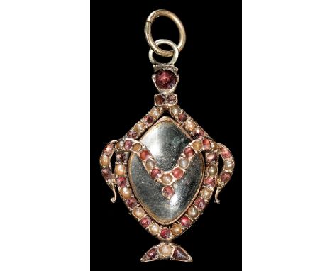 A GOLD, ROCK CRYSTAL, SPLIT PEARL AND PASTE MOURNING LOCKET, LATE 18TH C&nbsp; in the form of a neo classical urn, 28mm, 2.4g