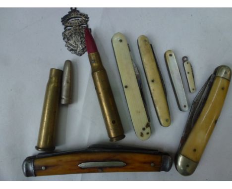 BAG OF 6 PEN KNIVES, 3 BULLETS AND A SILVER SUNDAY SCHOOL MEDAL