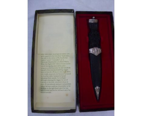 SCOTTISH BLACK DAGGER IN BOX