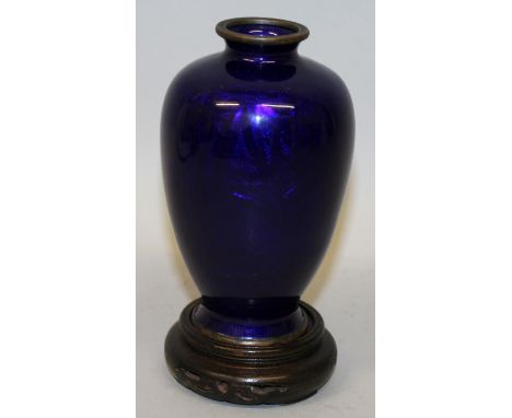 AN EARLY 20TH CENTURY JAPANESE TAISHO PERIOD GIN BARI VASE, together with a fitted wood stand, the sides applied with translu