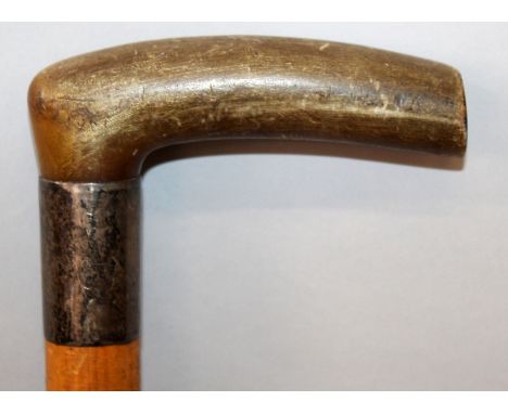 ANOTHER 19TH CENTURY RHINOCEROS HORN HANDLED WOOD WALKING STICK, with a hallmarked silver collar, the yellowish-amber horn wi