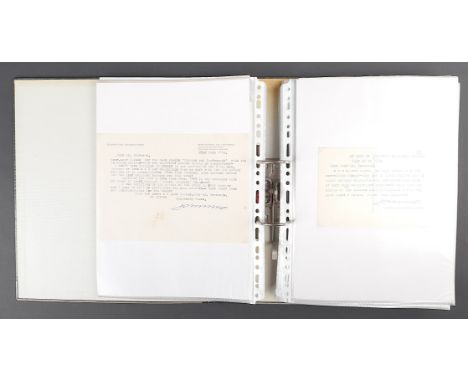 Archives de William C. Cavanaugh sur la bataille des Ardennes. Important ensemble de correspondances des officiers et generau
