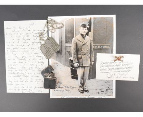Souvenirs du capitaine Robert Bricker. Comprenant sa paire de plaque d identite avec chainette. Marquages Robert W Bricker 0-