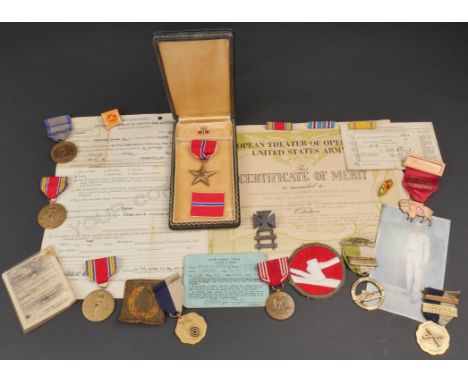 Documents et decoration de George J Mc Donough 309th Medical Battalion 84th Infantry Division. Comprenant son Certificate of 