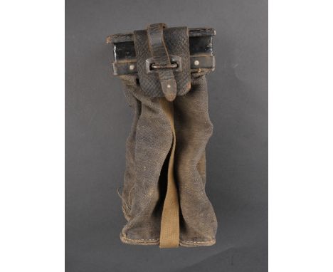 Gurtsack. Sac pour bandes de munitions de mitrailleuses de char allemand. En forte toile gris/bleu. Sangle en toile Feldgrau.