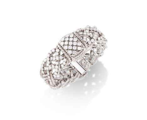 BOUCHERON: MONTRE BRACELET DE DAME DIAMANTS, CIRCA 1960Le clapet serti de diamants de taille brillant, ouvrant sur un cadran 