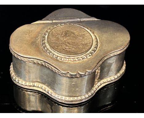 Table snuff box with George III silver coin 
